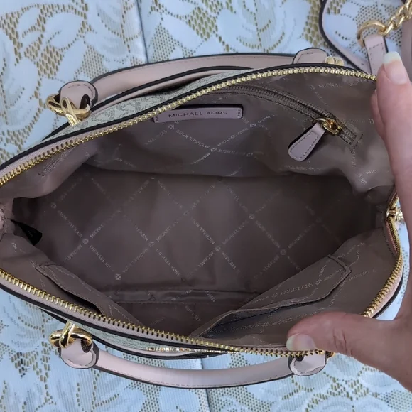 Michael Kors Logo Jet Set Dome Satchel - Picture 5 of 5